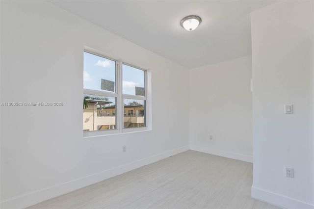 1051 NW 2nd St 12, Miami, FL 33128