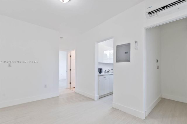 1051 NW 2nd St 12, Miami, FL 33128