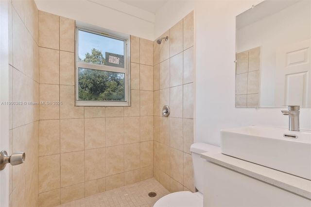 1051 NW 2nd St 12, Miami, FL 33128