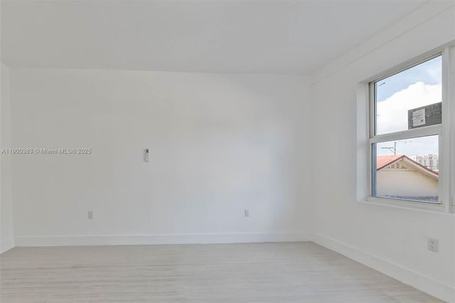 1051 NW 2nd St 12, Miami, FL 33128