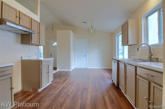 4452 Croissant Street, Dearborn Heights, MI 48125