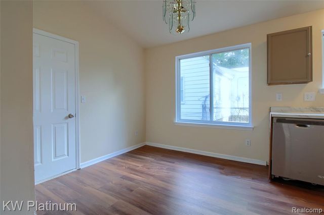 4452 Croissant Street, Dearborn Heights, MI 48125
