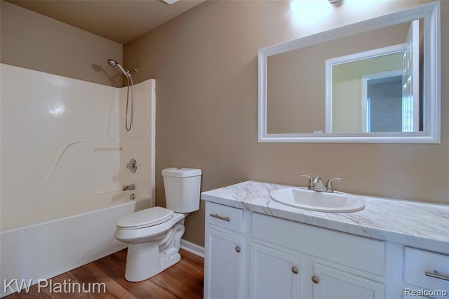 4452 Croissant Street, Dearborn Heights, MI 48125