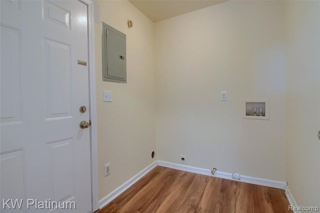 4452 Croissant Street, Dearborn Heights, MI 48125