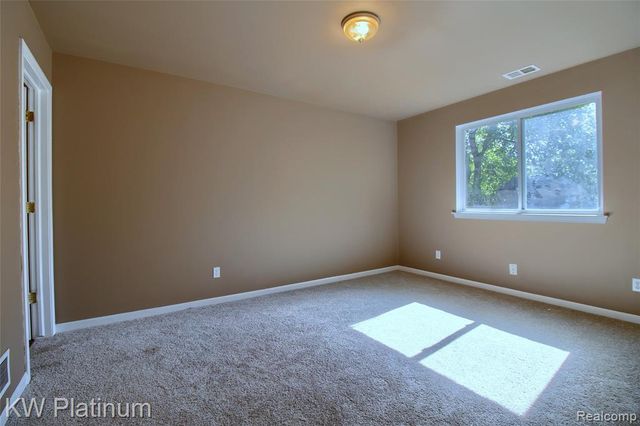 4452 Croissant Street, Dearborn Heights, MI 48125