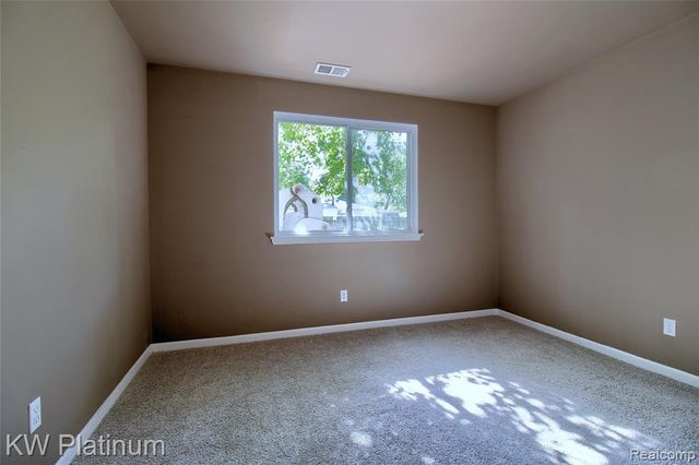 4452 Croissant Street, Dearborn Heights, MI 48125