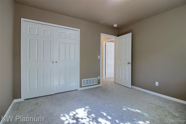 4452 Croissant Street, Dearborn Heights, MI 48125