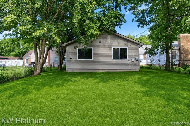 4452 Croissant Street, Dearborn Heights, MI 48125