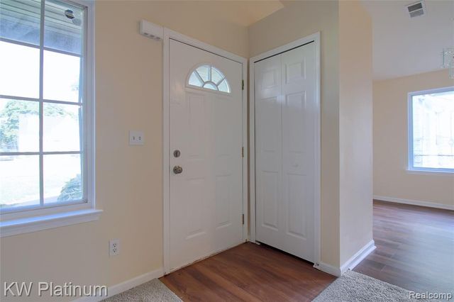 4452 Croissant Street, Dearborn Heights, MI 48125