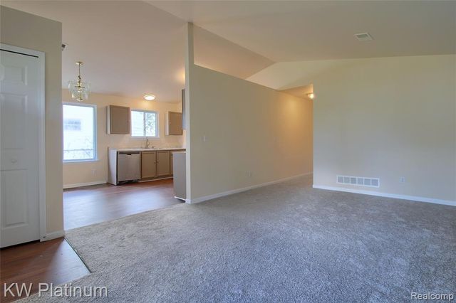 4452 Croissant Street, Dearborn Heights, MI 48125