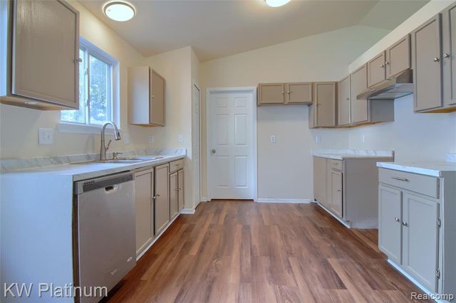 4452 Croissant Street, Dearborn Heights, MI 48125