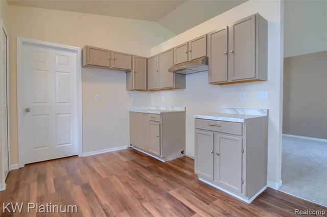 4452 Croissant Street, Dearborn Heights, MI 48125