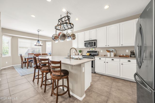 2214 W HEDGEHOG Place, Phoenix, AZ 85085