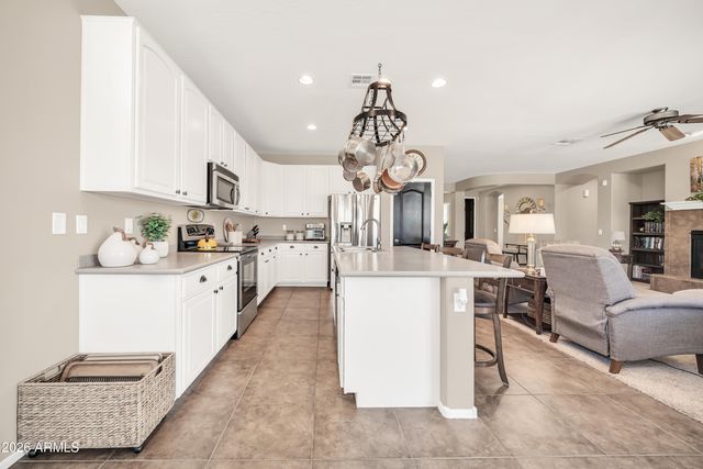 2214 W HEDGEHOG Place, Phoenix, AZ 85085