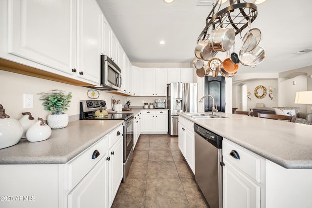 2214 W HEDGEHOG Place, Phoenix, AZ 85085