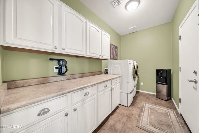 2214 W HEDGEHOG Place, Phoenix, AZ 85085