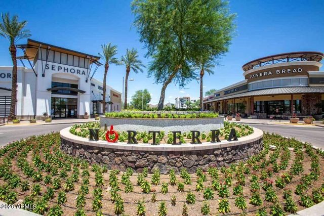 2214 W HEDGEHOG Place, Phoenix, AZ 85085