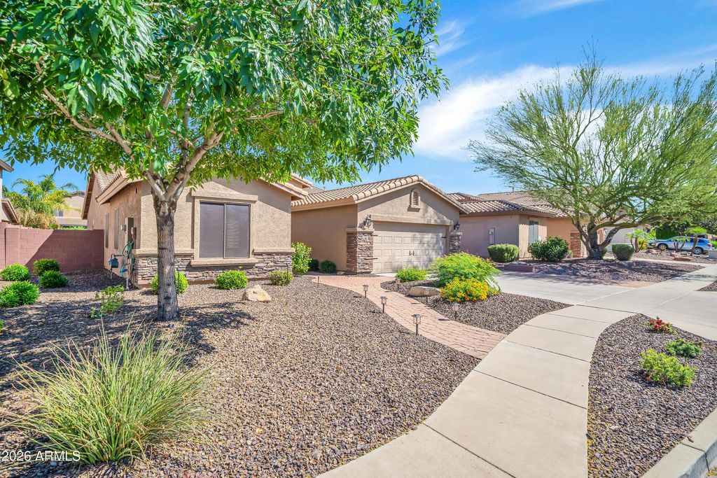 2214 W HEDGEHOG Place, Phoenix, AZ 85085