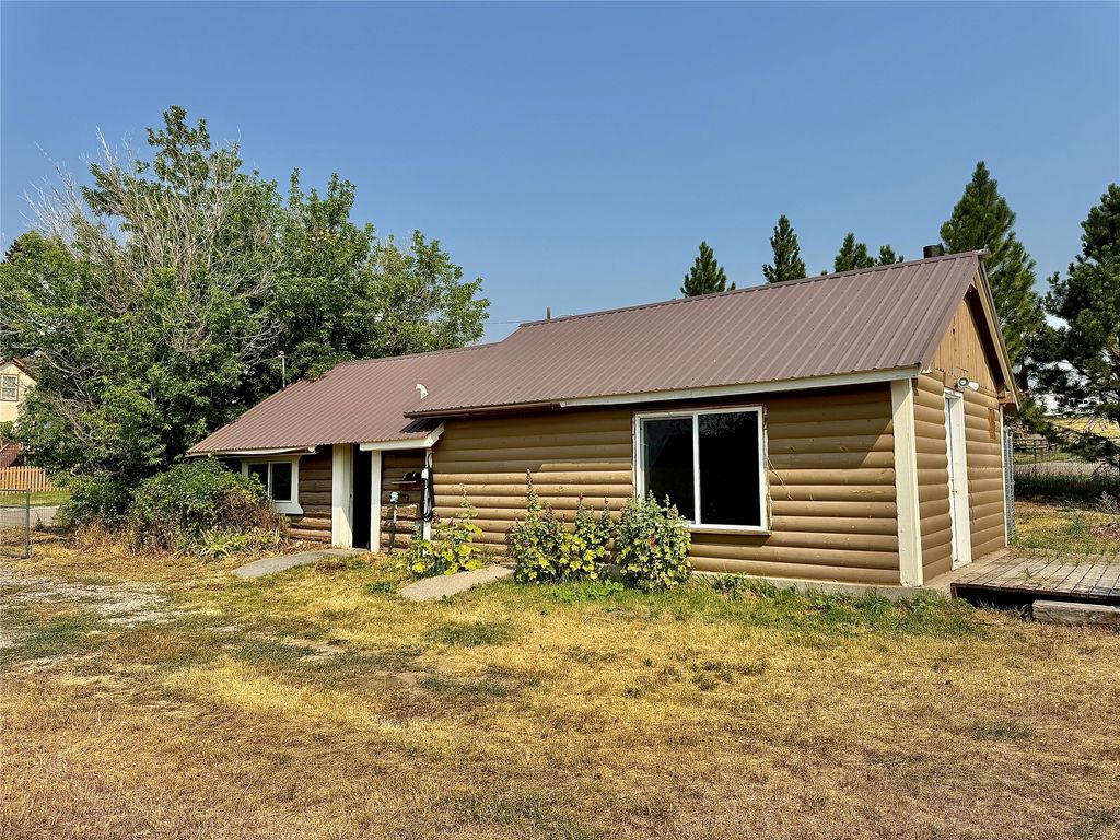 400 E Larime Street, White Sulphur Springs, MT 59645