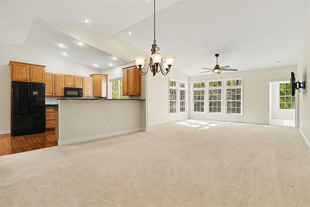 2221 Hunters Run, Kalamazoo, MI 49048