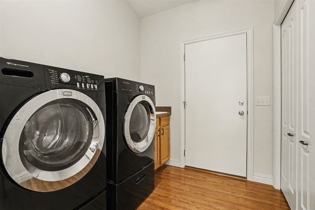 2221 Hunters Run, Kalamazoo, MI 49048