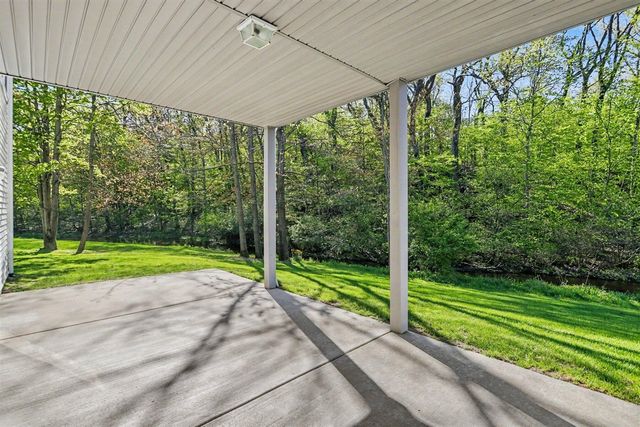 2221 Hunters Run, Kalamazoo, MI 49048