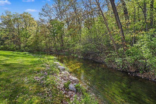 2221 Hunters Run, Kalamazoo, MI 49048