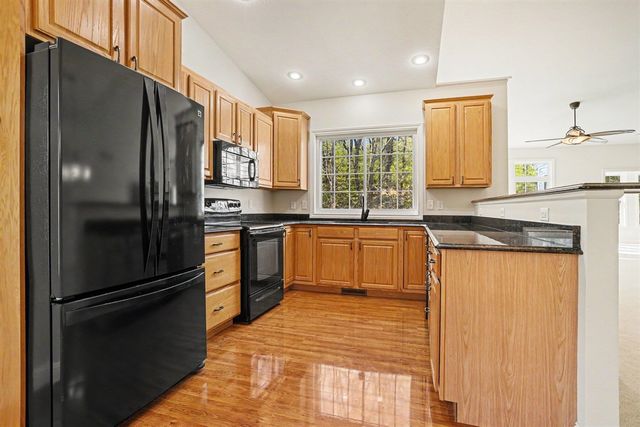 2221 Hunters Run, Kalamazoo, MI 49048