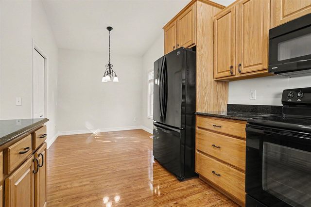 2221 Hunters Run, Kalamazoo, MI 49048