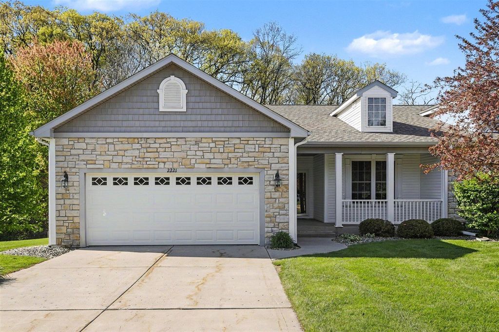 2221 Hunters Run, Kalamazoo, MI 49048
