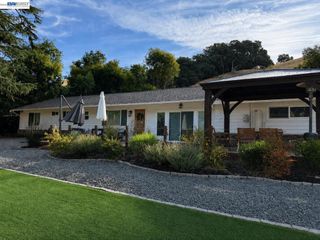 9338 Crow Canyon Rd, Castro Valley, CA 94552