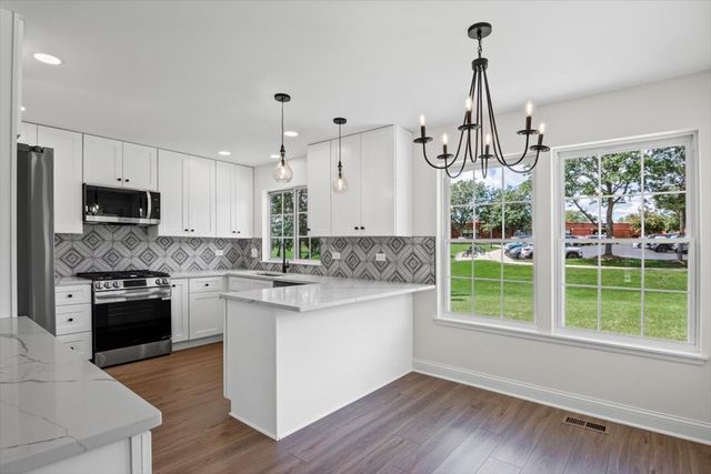 1740 Bradford Lane, Crystal Lake, IL 60014