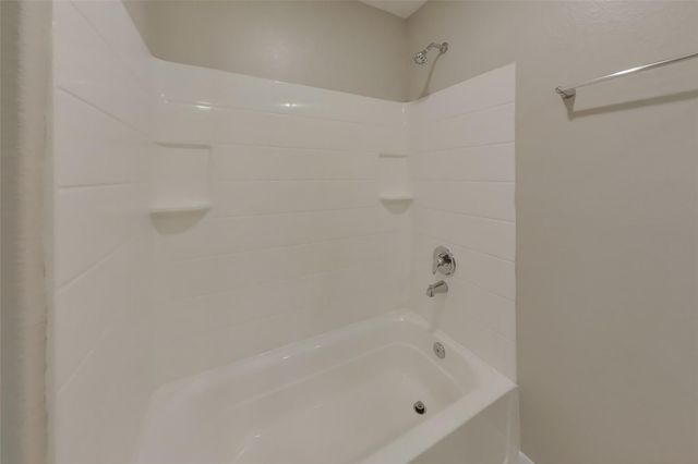 829 Painted Bison Drive, La Marque, TX 77568