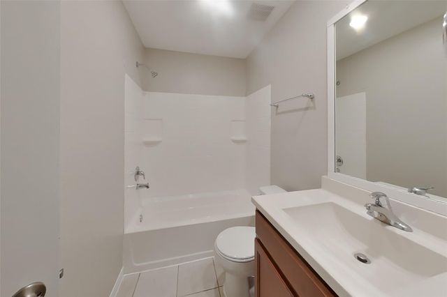 829 Painted Bison Drive, La Marque, TX 77568