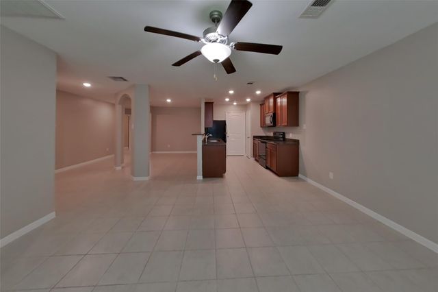 829 Painted Bison Drive, La Marque, TX 77568