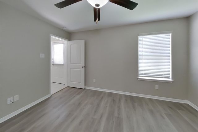 829 Painted Bison Drive, La Marque, TX 77568