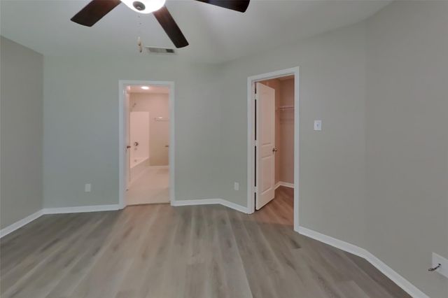 829 Painted Bison Drive, La Marque, TX 77568