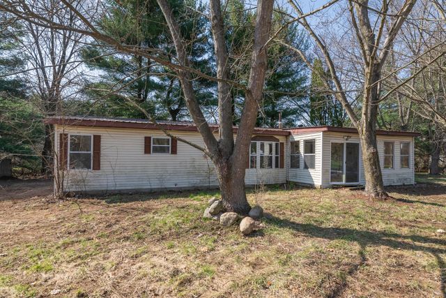 13064 Riverside Drive, Constantine, MI 49042
