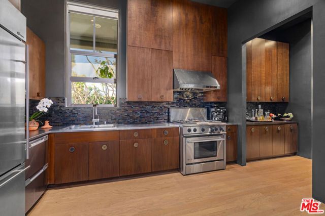 710 N Orlando Avenue 101, West Hollywood, CA 90069