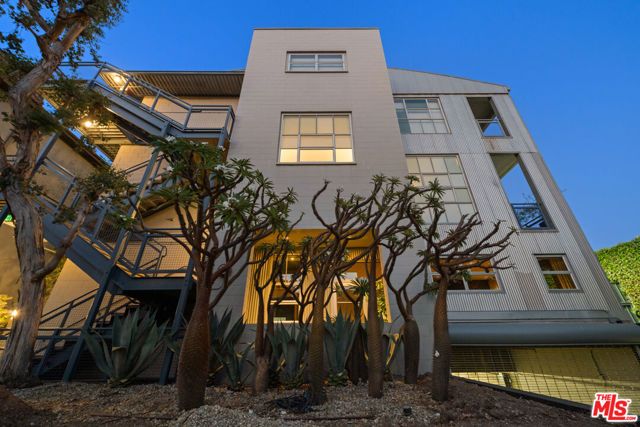 710 N Orlando Avenue 101, West Hollywood, CA 90069