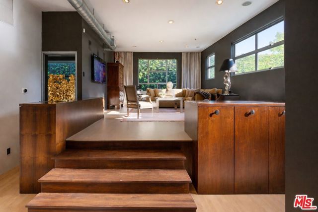 710 N Orlando Avenue 101, West Hollywood, CA 90069