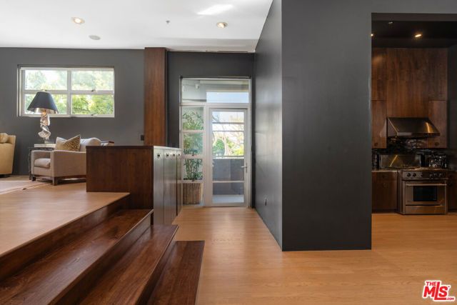 710 N Orlando Avenue 101, West Hollywood, CA 90069