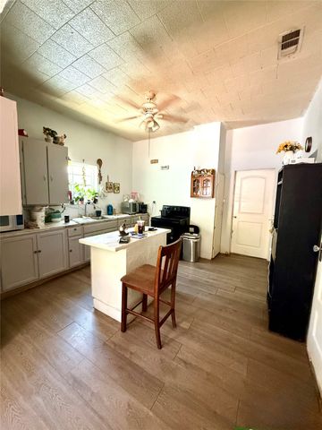 1027 W Crawford Street, Denison, TX 75020
