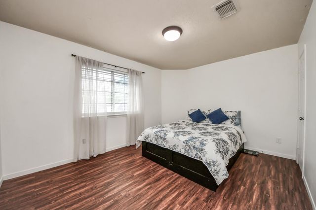 7903 Veranda Drive, Cove, TX 77523