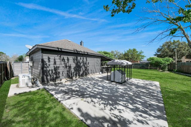 7903 Veranda Drive, Cove, TX 77523