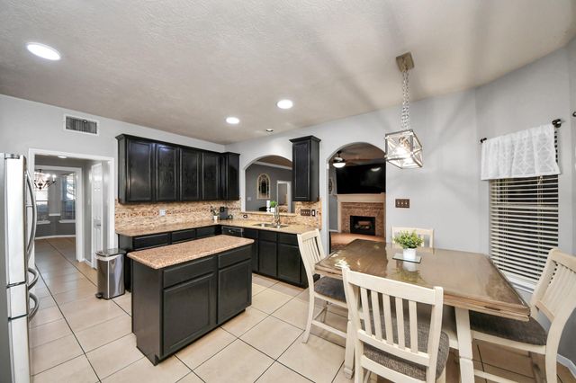 7903 Veranda Drive, Cove, TX 77523