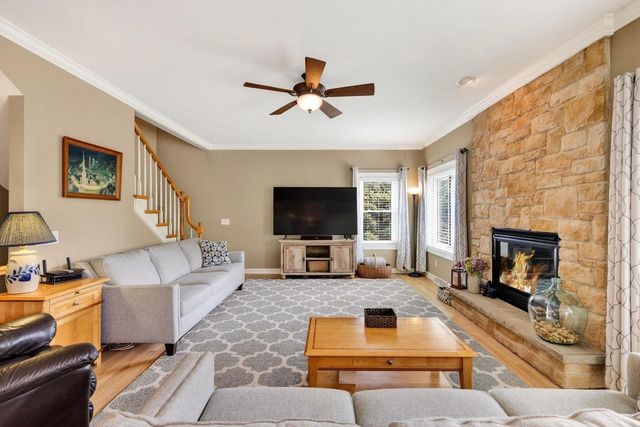 1500 Kentlands Court, Waunakee, WI 53597