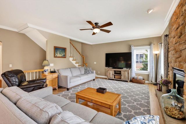 1500 Kentlands Court, Waunakee, WI 53597