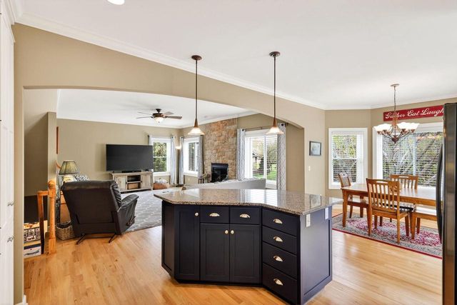 1500 Kentlands Court, Waunakee, WI 53597