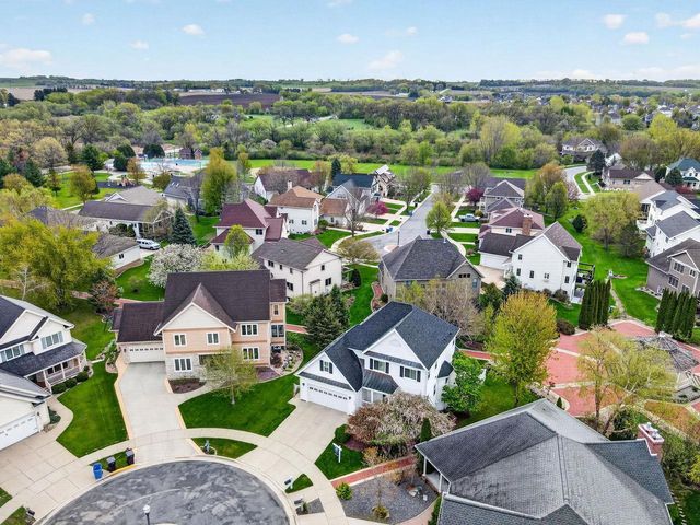 1500 Kentlands Court, Waunakee, WI 53597